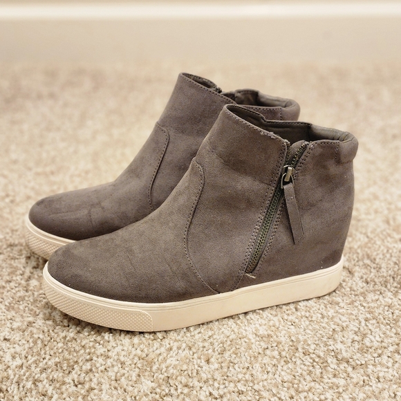 Universal Threads wedge heel booties - Picture 4 of 9